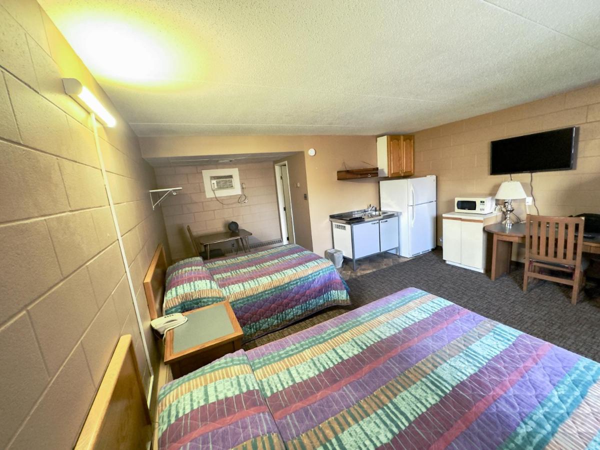 Capone'S Hideaway Motel Moose Jaw Exterior foto