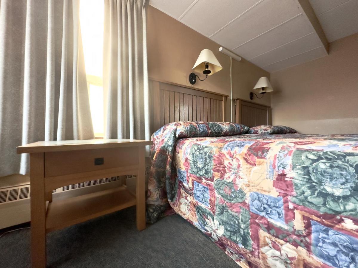 Capone'S Hideaway Motel Moose Jaw Exterior foto