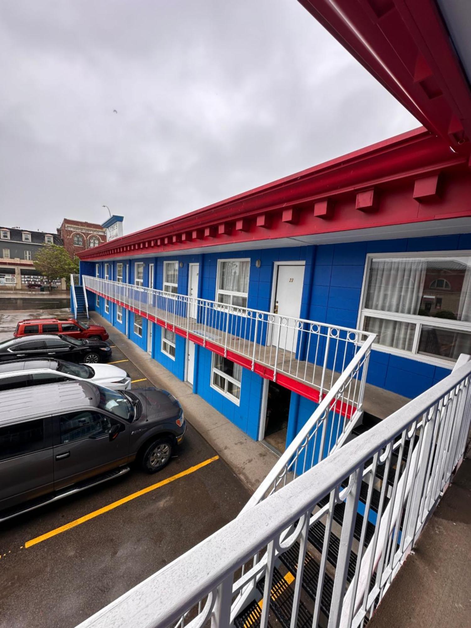 Capone'S Hideaway Motel Moose Jaw Exterior foto